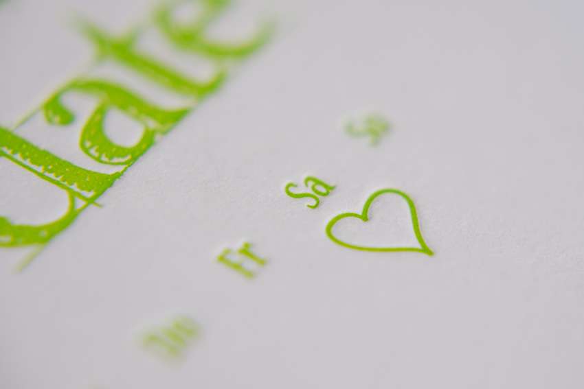 tiefe Letterpress-Prägung auf Baumwollkarton aus unserem Letterpress-Workshop in der Werkstatt Dietz