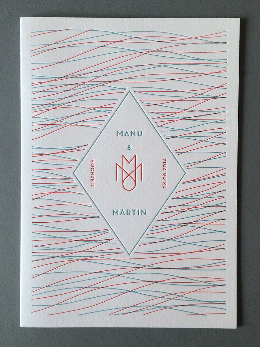 Hochzeitskarten aus der Druckerei Werkstatt Dietz München modern gestaltete Hochzeitskarte in abstrakter Anmutung auf edlem Baumwollkarton. Hochzeitskarten aus dem Münchener Westend