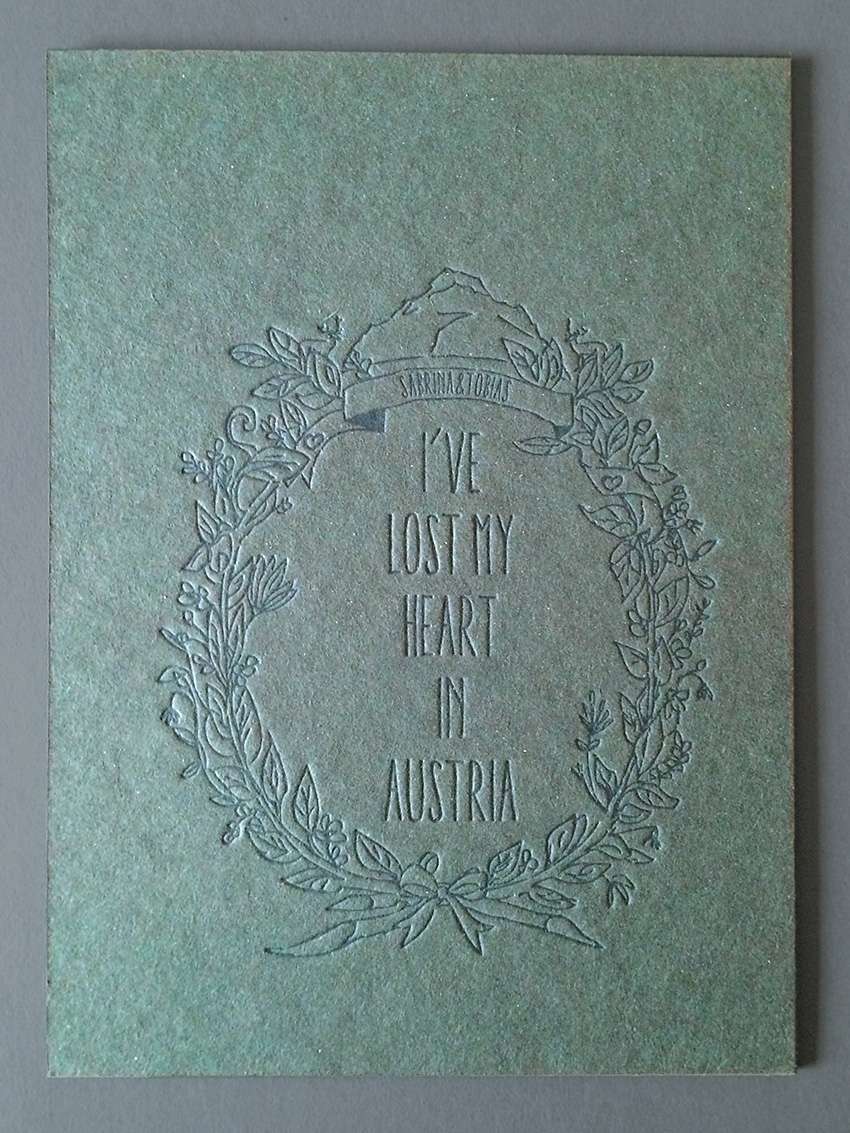 Letterpress auf rauem Grünkarton. Hochzeitskarten aus der Druckerei Werkstatt Dietz München Letterpress Ton in Ton auf einem archaisch anmutenden schweren Grünkarton