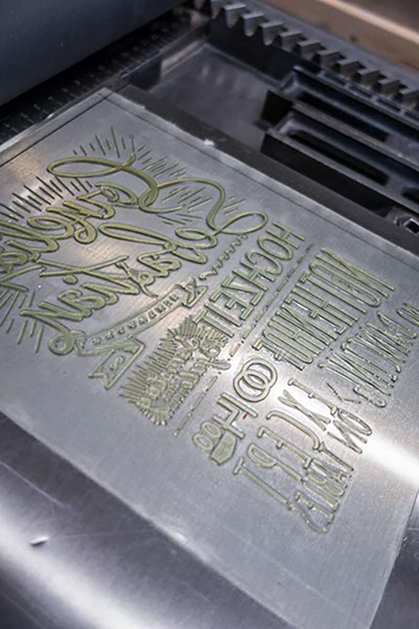 bereit zum Drucken: Letterpressklischee in einem Letterpress-Workshop der Münchener Werkstatt Dietz