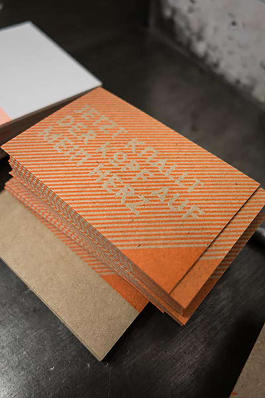 Kopf und Herz im Letterpress-Workshop der Druckerei Werkstatt Dietz über den Dächern von München