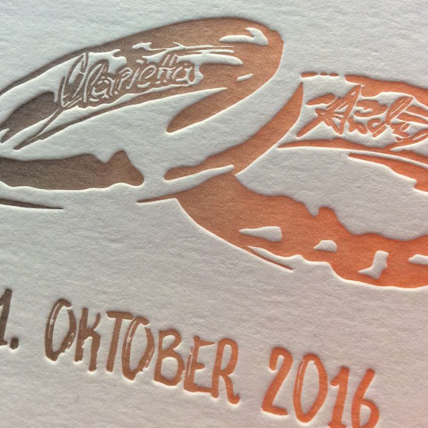 Hochzeitspapeterie Im Letterpress Irisdruck. Hochzeitskarten aus der Druckerei Werkstatt Dietz München Detail aus einer Hochzeitskarte mit satter Farbprägung und Irisdruck. Hochzeitskarten aus der Werkstatt Dietz
