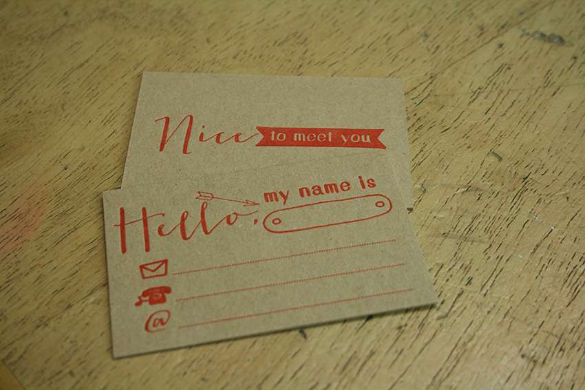 schöne Blanko-Visitenkarten aus einem Letterpress-Workshop in der Druckerei Werkstatt Dietz über den Dächern von München