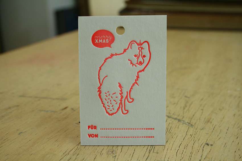 ein Geschenkanhänger fürs Fest gedruckt im Letterpress-Workshop der Werkstatt Dietz in München