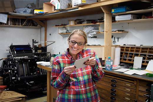 grosse Freude im Letterpress-Workshop in der Druckerei Werkstatt Dietz über den Dächern von München