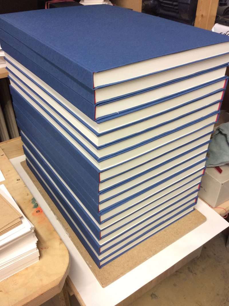 Buchproduktion Hardcover für unsere Musikproduktion. Druckerei Werkstatt Dietz über den Dächern von München